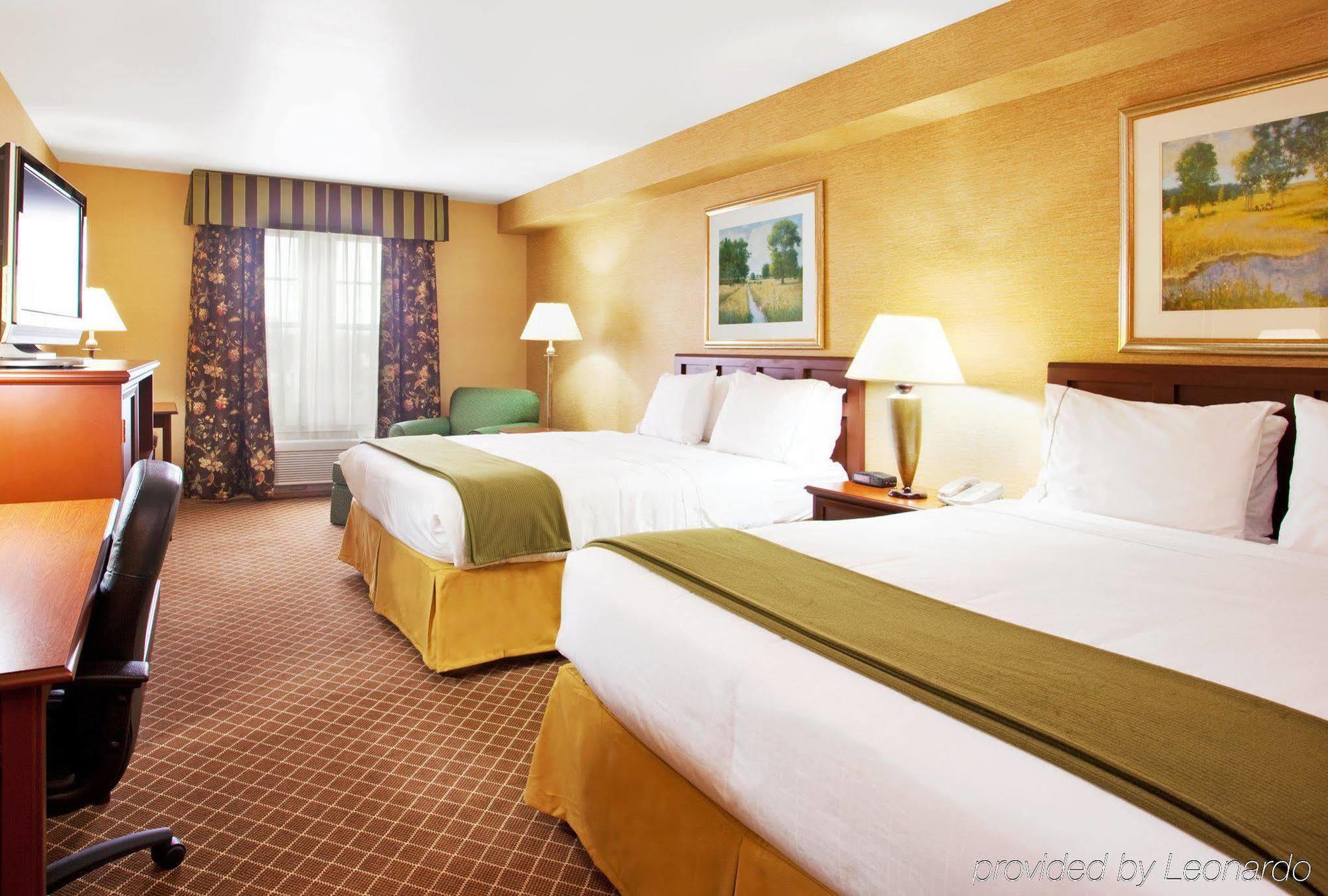 Holiday Inn Express & Suites Iron Mountain, An Ihg Hotel Zimmer foto